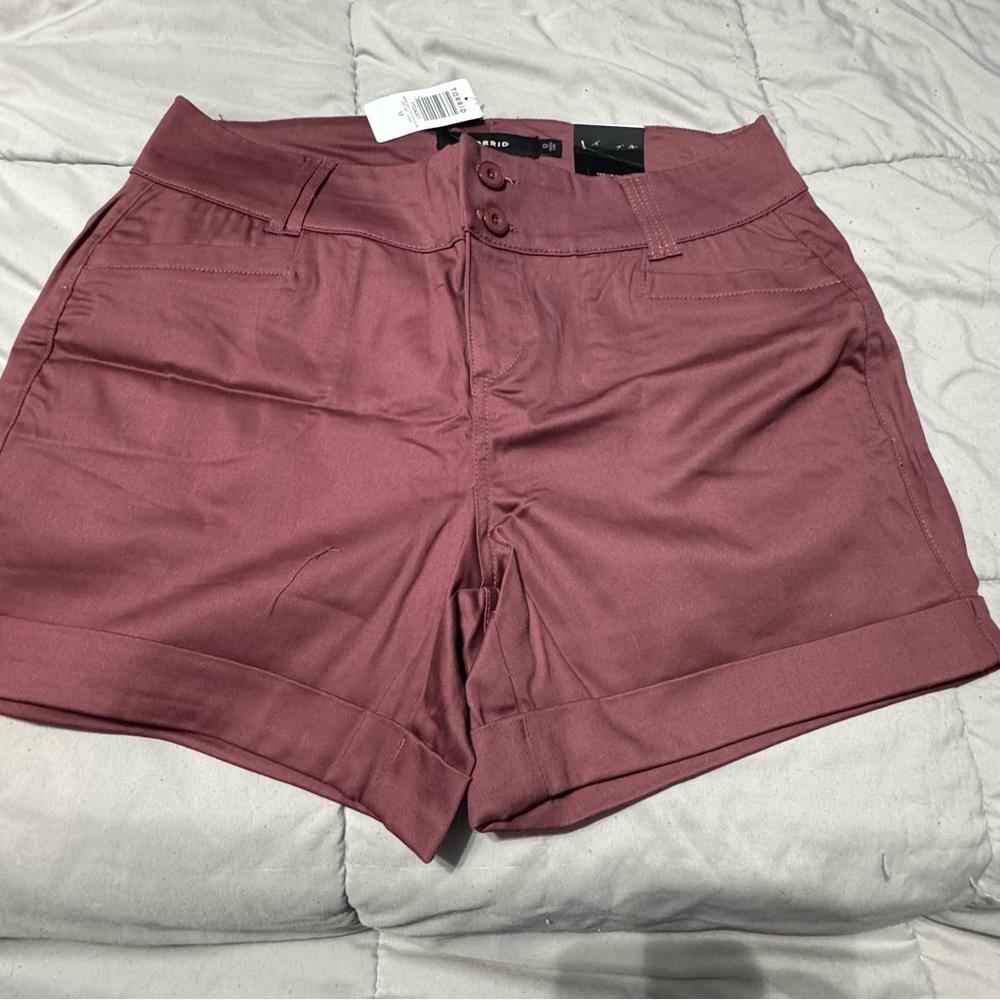 NWT Torrid 5 Inch Stretch Sateen Mid-Rise
Shorts